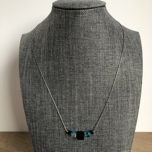 Hand Crafted Beaded Pendant Necklace Blue+Black OS - Picture 4 of 7